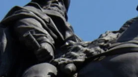 Monumento in bronzo nel centro di Rovigo